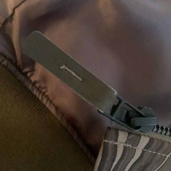 Carine Roitfeld X Uniqlo Jungle Bomber - Picture 7 of 7